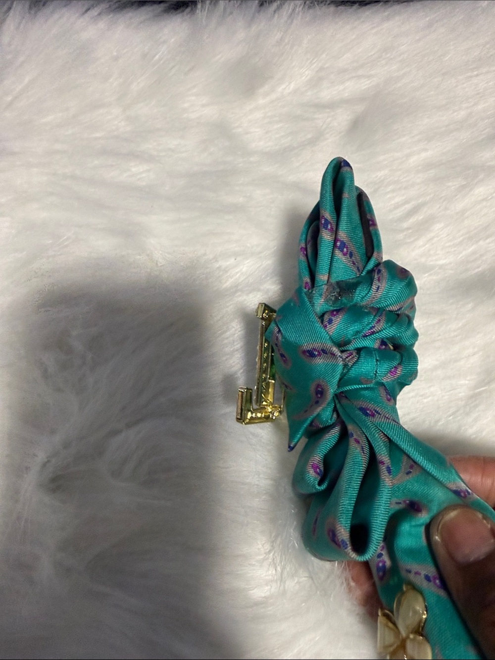 Louis Vuitton Turquoise Crystal LV Knot Junk Tie Accessory - Picture 4 of 4